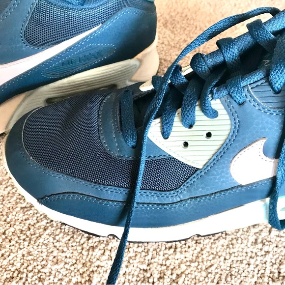 NIKE AIR MAX 90 VT2 Sneakers Women’s 11 Blue and White Athletic Shoes Casual - Picture 5 of 9